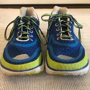 Men running shoes